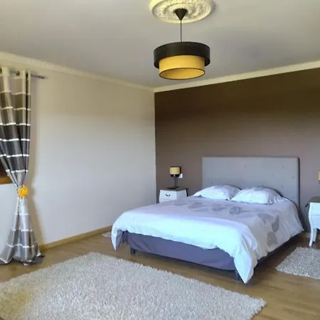Maison Perigourdine Spacieuse Avec Piscine